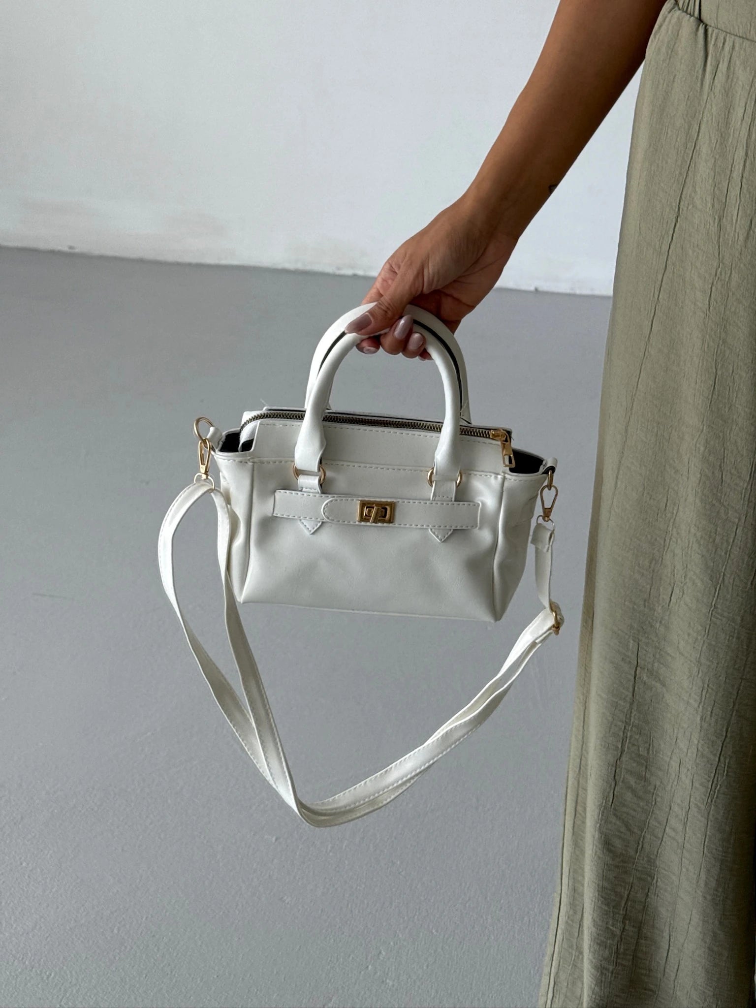 Kadın Kilit Detaylı Çapraz Askılı Çanta Moss - Beyaz