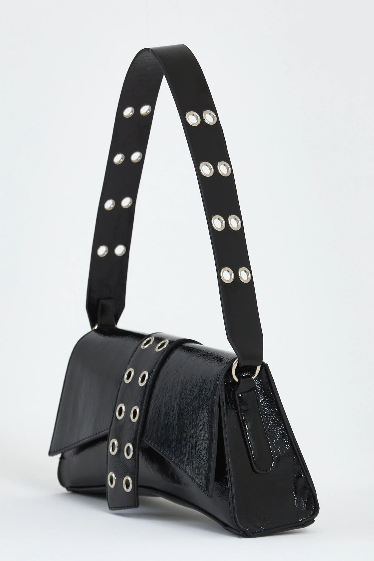 Kadın Asimetrik Zımbalı Baget Çanta Kate - Siyah