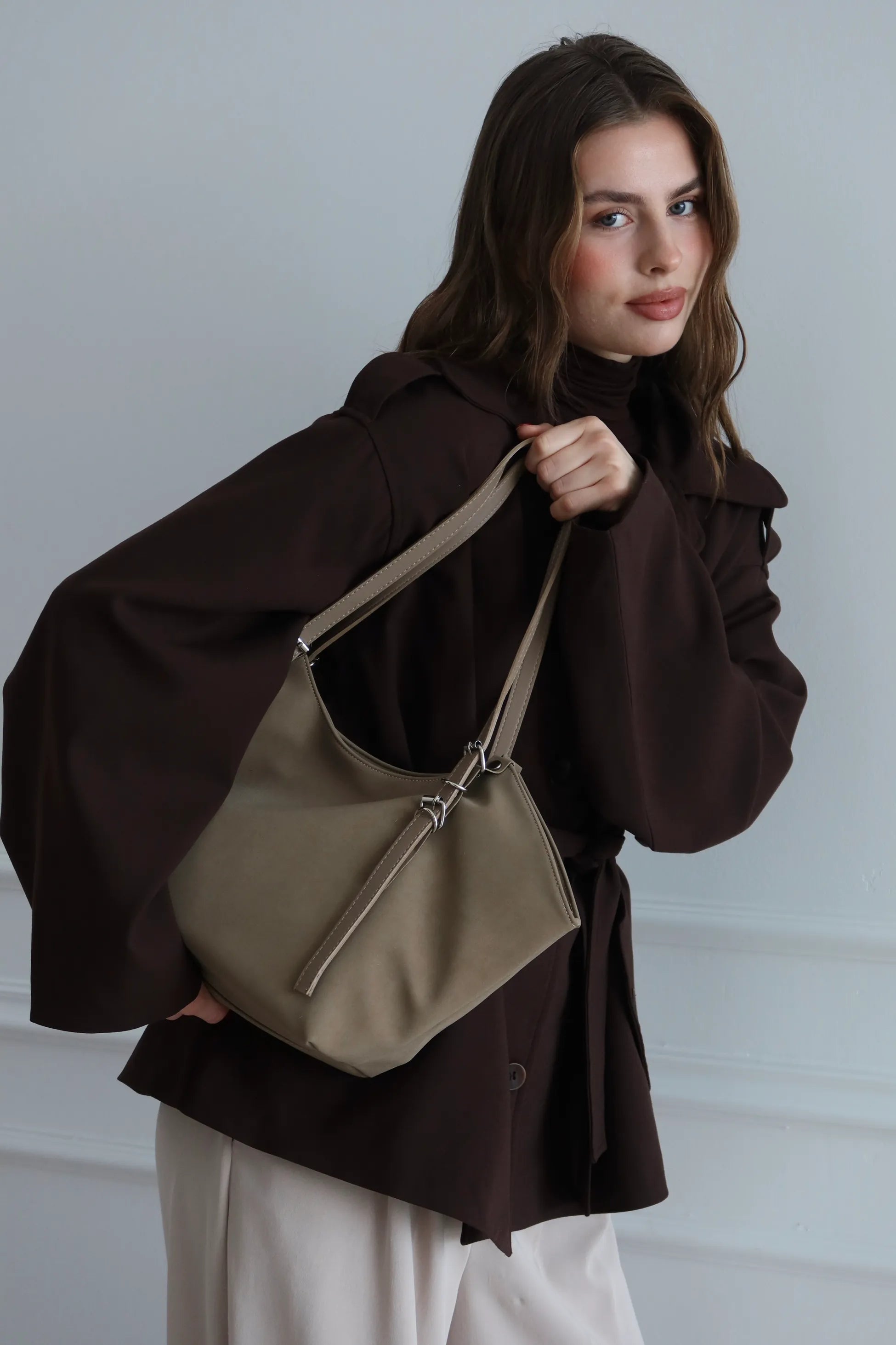 Kadın Toka Detaylı Fermuarlı Omuz Çantası Riva - Vizon Süet