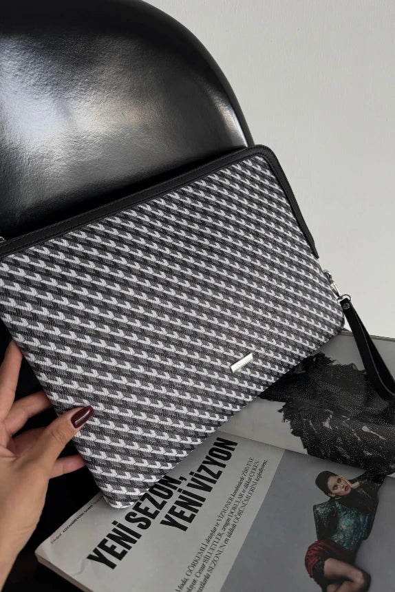 Monogram Desenli Dizüstü Bilgisayar Kılıfı Appy - Siyah