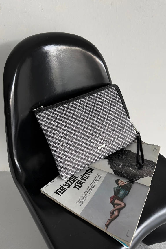 Monogram Desenli Dizüstü Bilgisayar Kılıfı Appy - Siyah