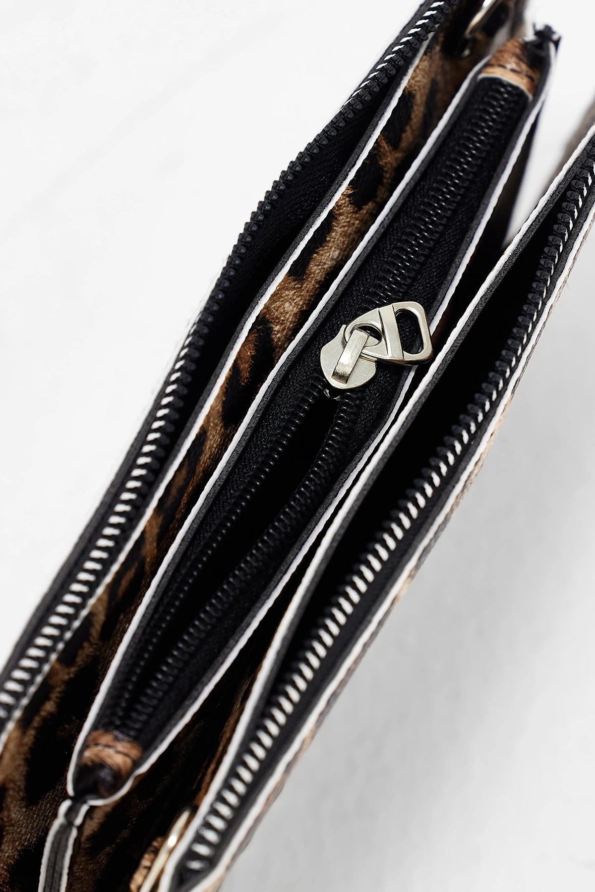 Kadın Zımbalı Çapraz Askılı Çanta Stap - Leopar