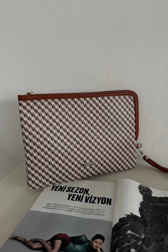 Monogram Desenli Dizüstü Bilgisayar Kılıfı Appy - Taba