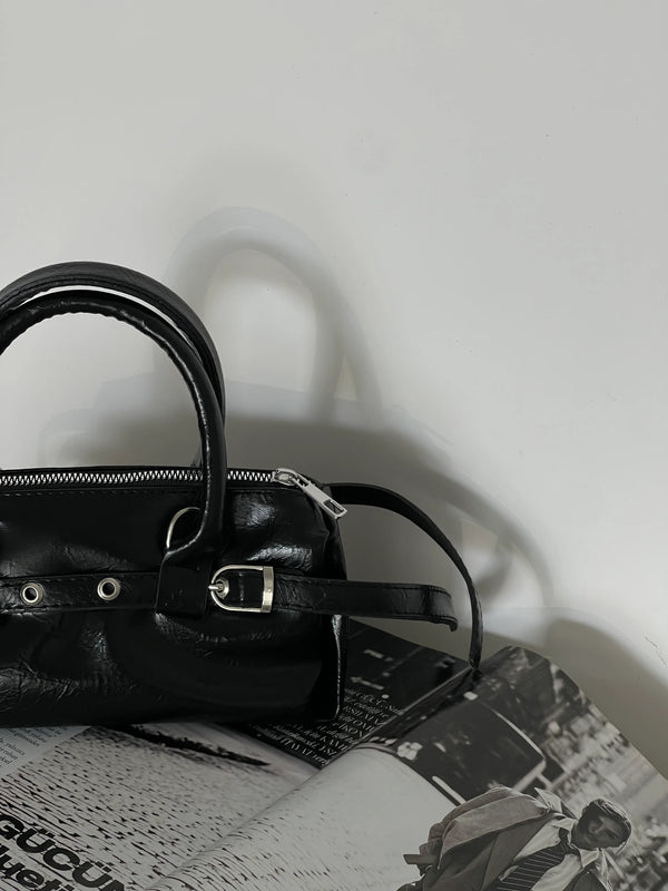 Kadın Toka Detaylı Çapraz Askılı Omuz Çantası Matty - Siyah