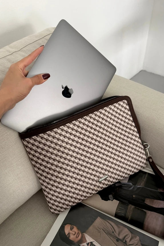 Monogram Desenli Dizüstü Bilgisayar Kılıfı Appy - Kahve