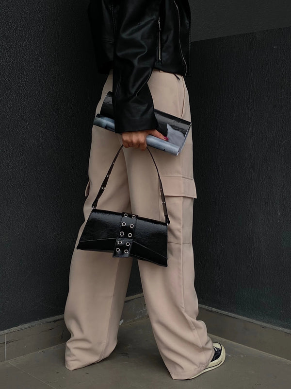 Kadın Asimetrik Zımbalı Baget Çanta Kate - Siyah