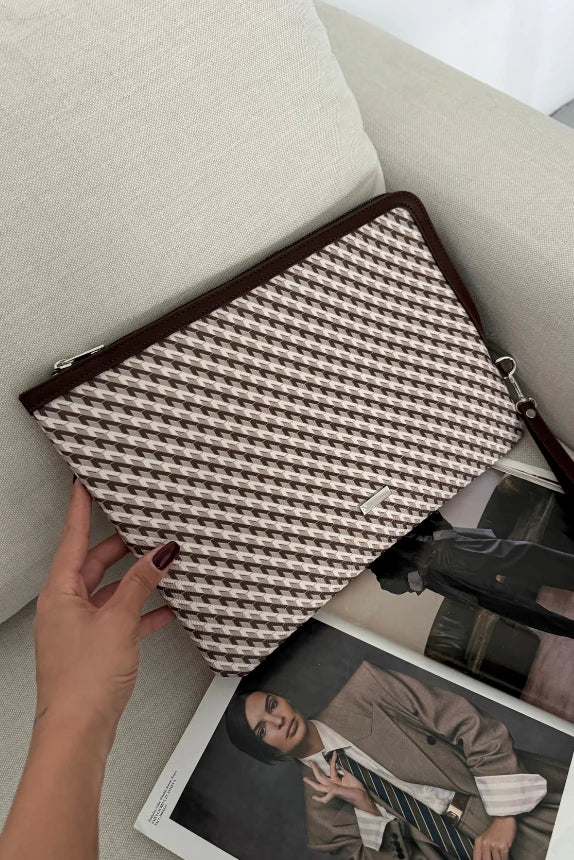 Monogram Desenli Dizüstü Bilgisayar Kılıfı Appy - Kahve