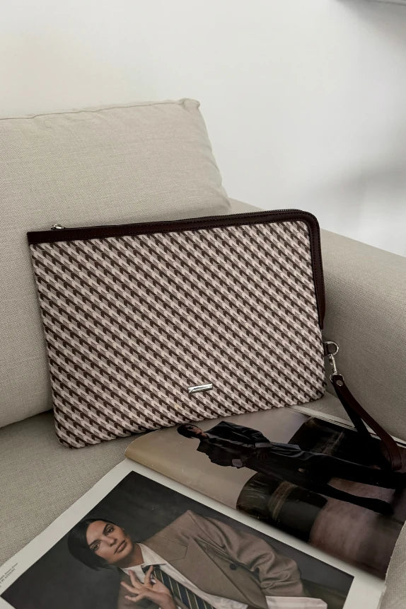 Monogram Desenli Dizüstü Bilgisayar Kılıfı Appy - Kahve